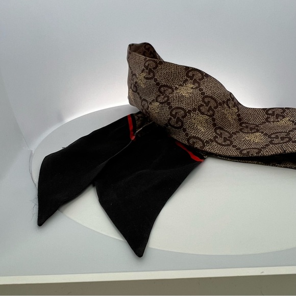 Gucci Silk Neck Bow Bee x GG Pattern Brown Beige Women's Fashion Scarf - Picture 4 of 6